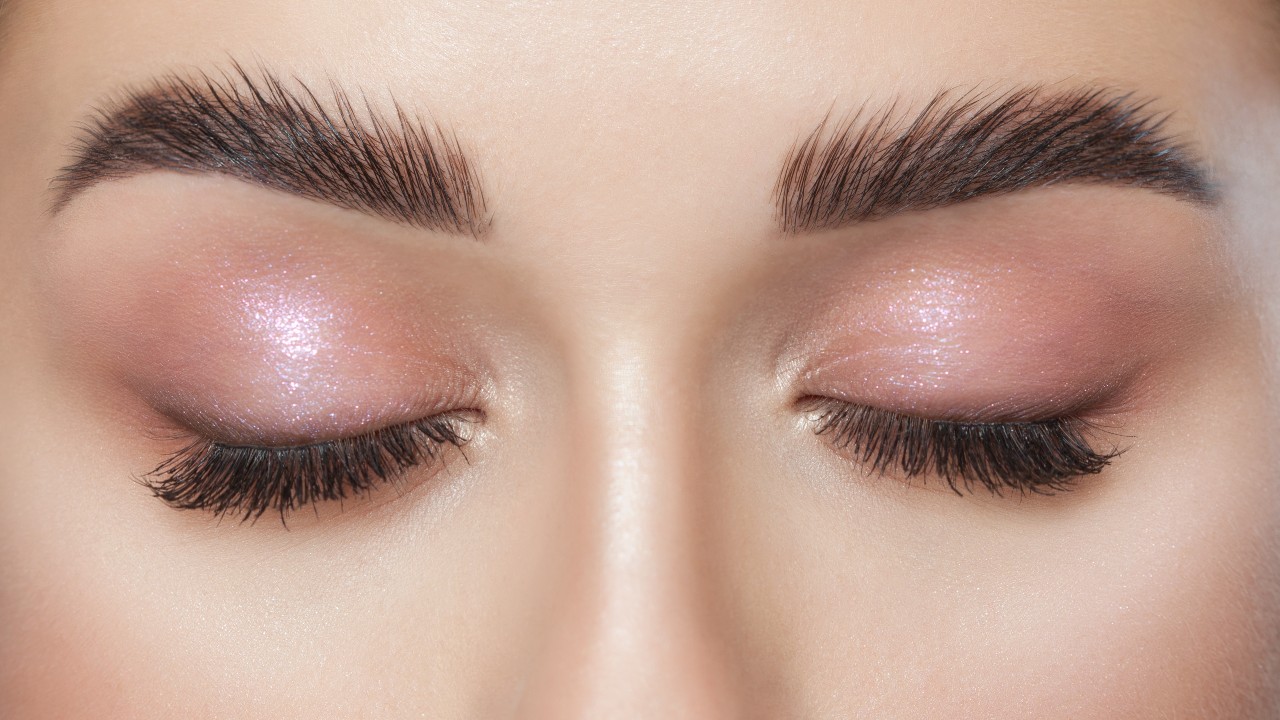 How To Apply Eye Shadow For Beginners – Step By Step Guide