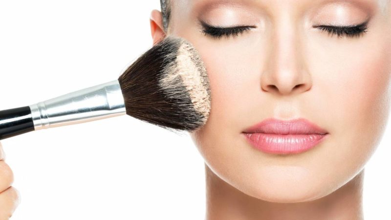 How to Apply Makeup for Beginners: 10 Easy Step