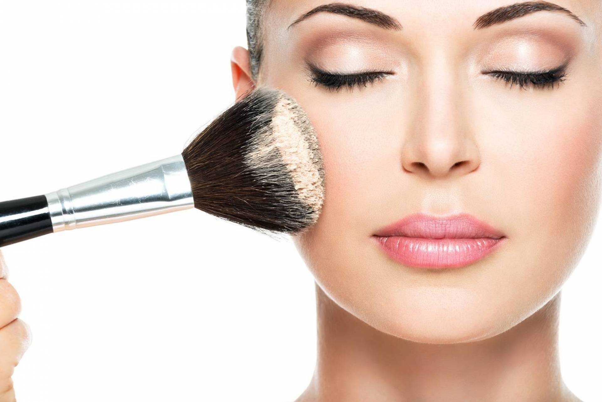 How to Apply Makeup for Beginners: 10 Easy Step