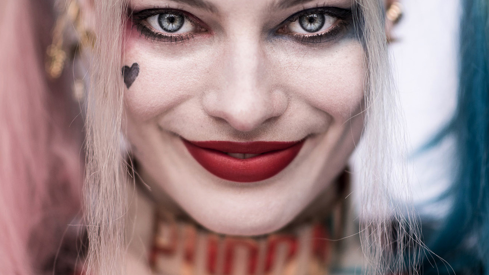Classy Harley Quinn Halloween Makeup: 10 Easy Steps