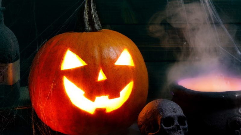 10 Cheap Halloween Decoration Ideas for Your Home