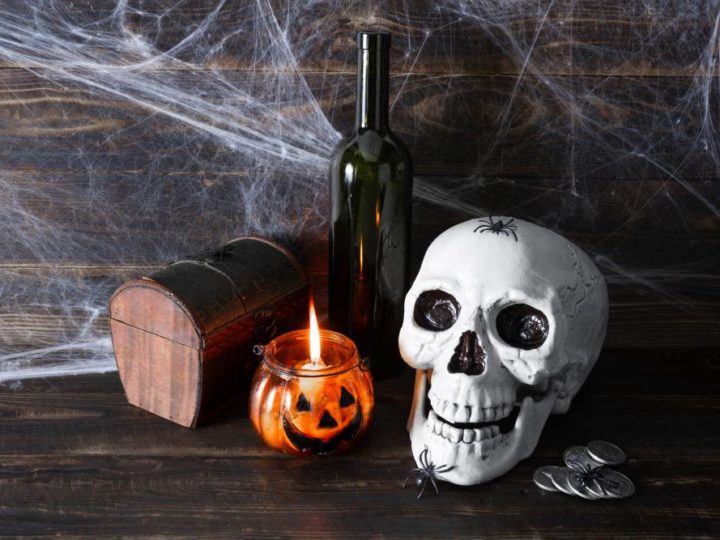 Decorate Your House in Scariest Way for This Halloween