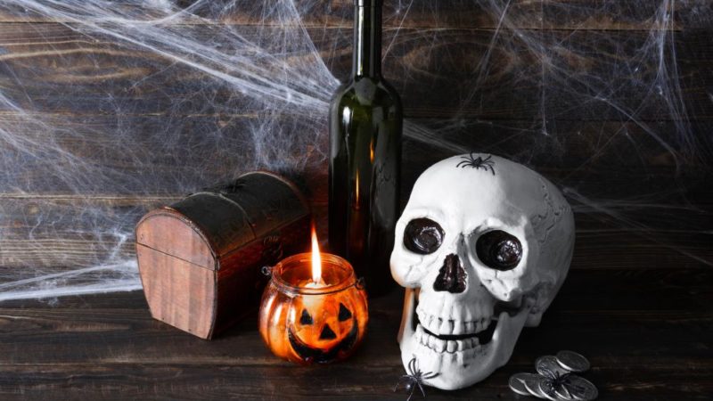 Decorate Your House in Scariest Way for This Halloween